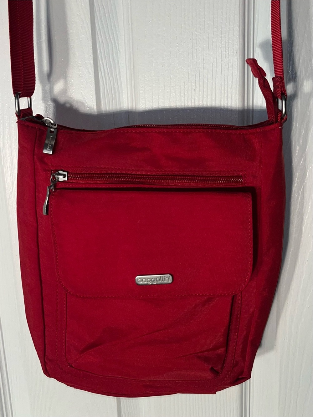 Baggallini Red Nylon Pocket Slim Crossbody Bag Women’s Red Zipper Pockets